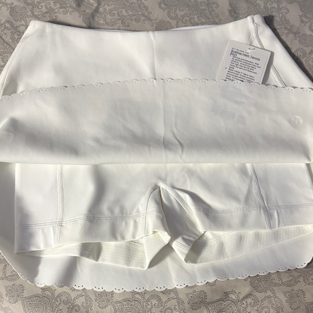 Lululemon athletica Women's White A-Line Skirt Scalloped - Picture 4 of 5